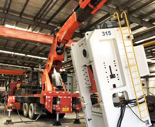 总口管理区提升工作效率，选择优质折臂吊租赁服务