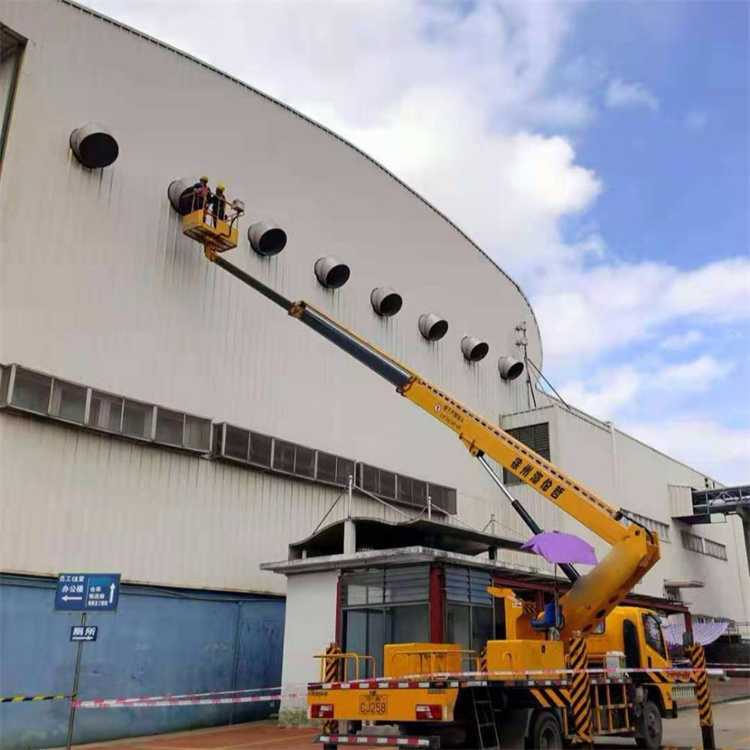 总口管理区高空作业车出租服务：专业广告牌安装解决方案